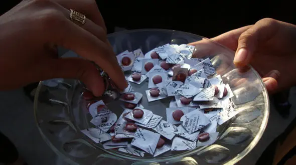 توزیع هفتگی قرص آهن و ویتامین دی در دبیرستان های دخترانه