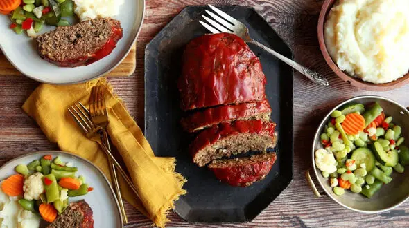 طرز تهیه میت‌ لوف خانگی؛ غذای مجلسی خوشمزه با گوشت چرخ‌ کرده