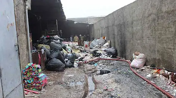  کارگاه تولید لوازم پلاستیکی آتش گرفت +عکس 