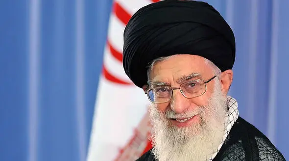 شعرخوانی مرد عاشق پیشه برای همسرش در حضور رهبر معظم انقلاب/ تو زیبایی ولو با اشک اما گریه را بس کن + فیلم