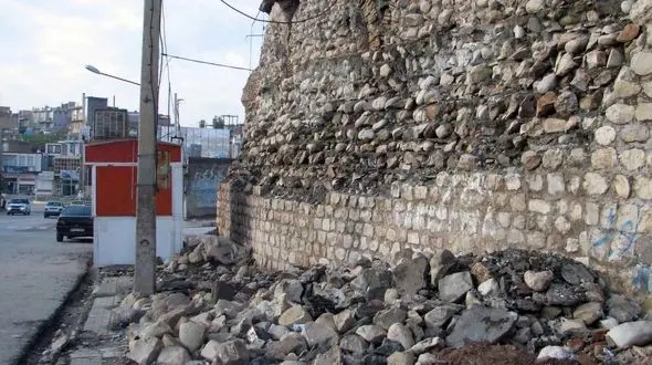 چرا مسئولان با زلزله کرمانشاه  مانور قدرت می دهند! ؟ / عمق یک فاجعه مدیریتی!