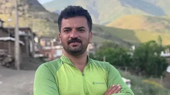 فیلم جگرسوز از وداع  با پیکر خبات امینی، مردی که برای اطفای آتش سوزی کوه آبیدر سنندج آسمانی شد / روحت شاد قهرمان