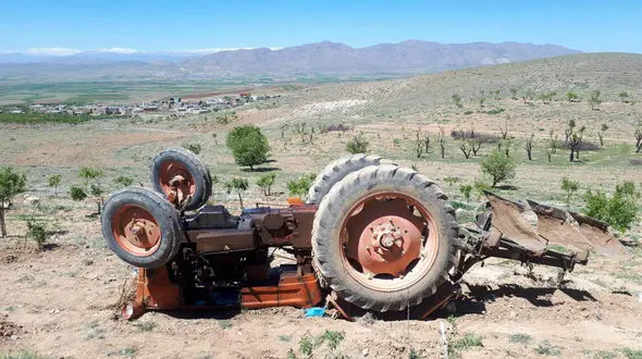 مرگ جوان 21 ساله در پی واژگونی تراکتور / در اصفهان رخ داد 