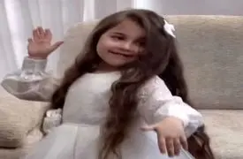 فیلم / دختربچه به مناسبت روز پدر برا باباش میرقصه قند تو دلت آب میشه