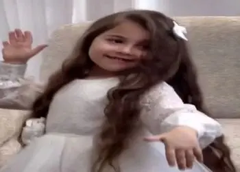 فیلم / دختربچه به مناسبت روز پدر برا باباش میرقصه قند تو دلت آب میشه