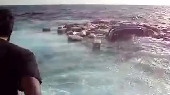 فیلم غرق شدن لنج ایرانی با بار 17 میلیارد تومانی