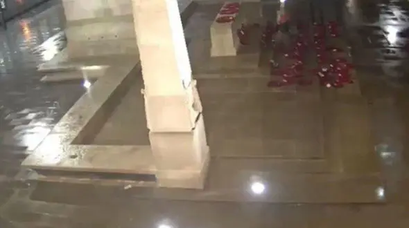 کار منزجرکننده دختر و پسر جوان در شب چهارشنبه روی قبر سربازان گمنام + تصاویر