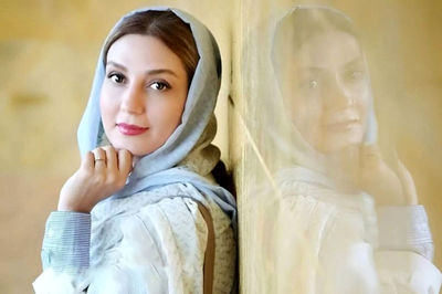 چیدمان شیک و مینیمال آشپزخانه خونه مستاجری حدیث میرامینی و همسرش/ از کابینت‌های پاستیلی تا لوازم برقی مدرن + فیلم