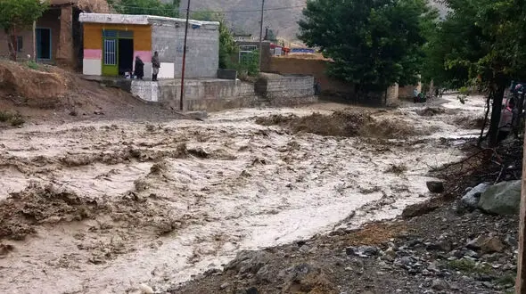 شوخ طبعی عجیب یک همسایه در سیل مشهد