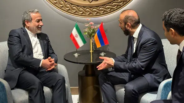 دیدار وزرای خارجه ایران و ارمنستان در حاشیه سفر رئیس‌جمهور پزشکیان به ایروان 