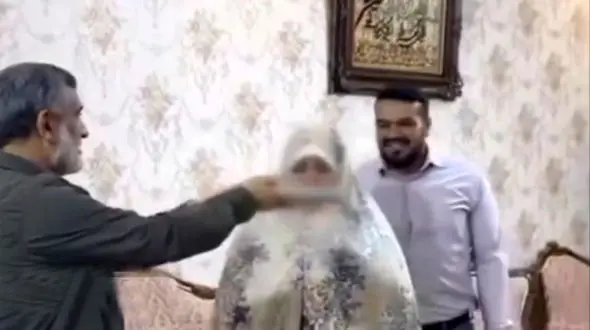 فیلم عروسی ساده و دلنشین پسر و عروس سردار حاجی زاده شهید بزرگوار ! / روحش شاد