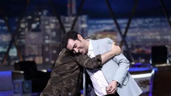 همخوانی باشکوه و دیدنی شهاب حسینی با نیما رئیسی / همه سالن به وجد اومد!