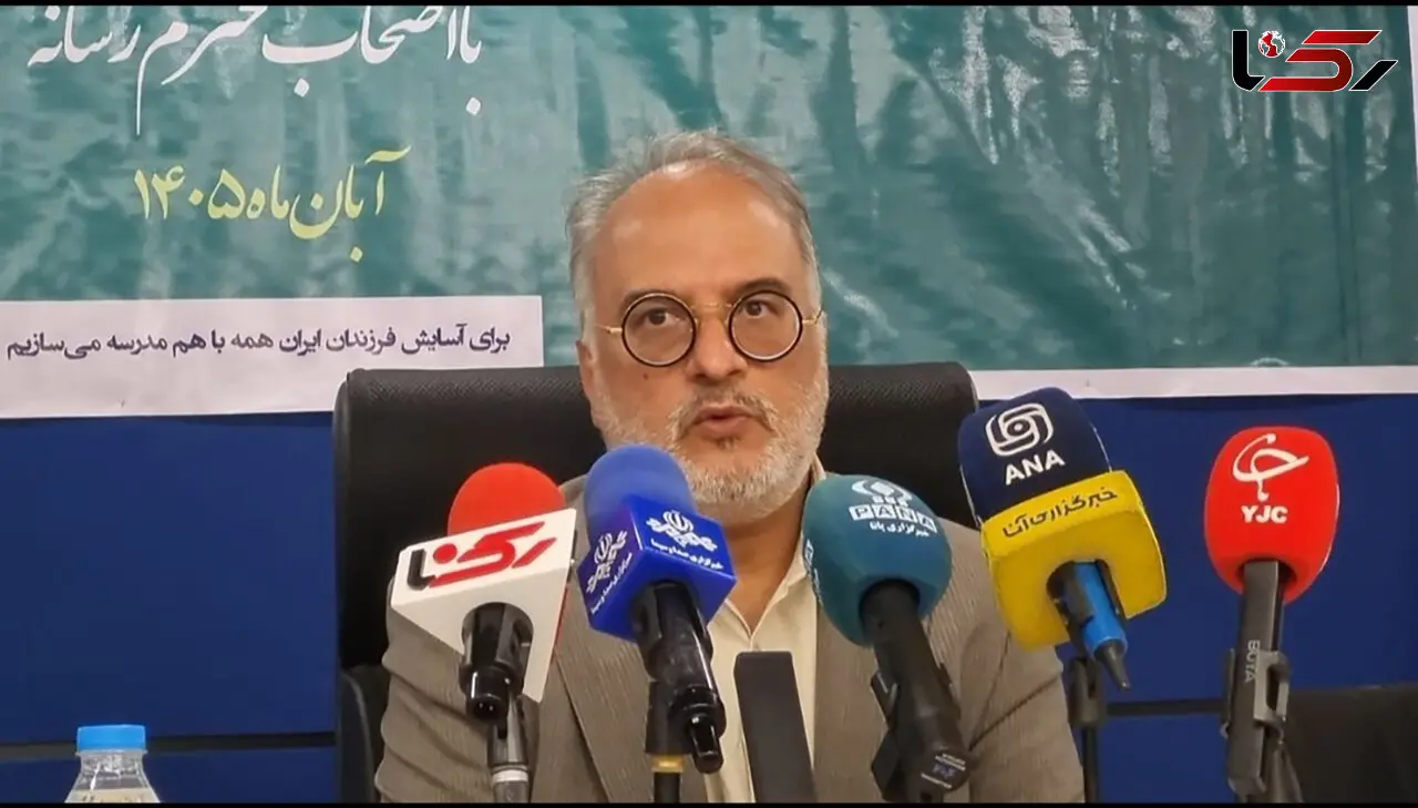 حاشیه سازی عوامل صداوسیما در نشست خبری نوسازی مدارس تهران / خبرنگار رکنا جلسه را ترک کرد