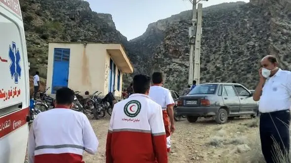 عکس / جوان مرگ شدن مرد شیرازی جلوی چشمان خانواده 