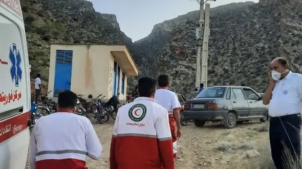 عکس / جوان مرگ شدن مرد شیرازی جلوی چشمان خانواده 
