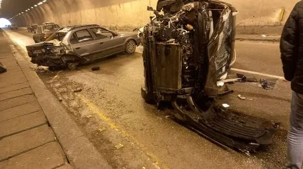 تصادف زنجیره‌ای ۳ دستگاه سواری در آزادراه پردیس + عکس