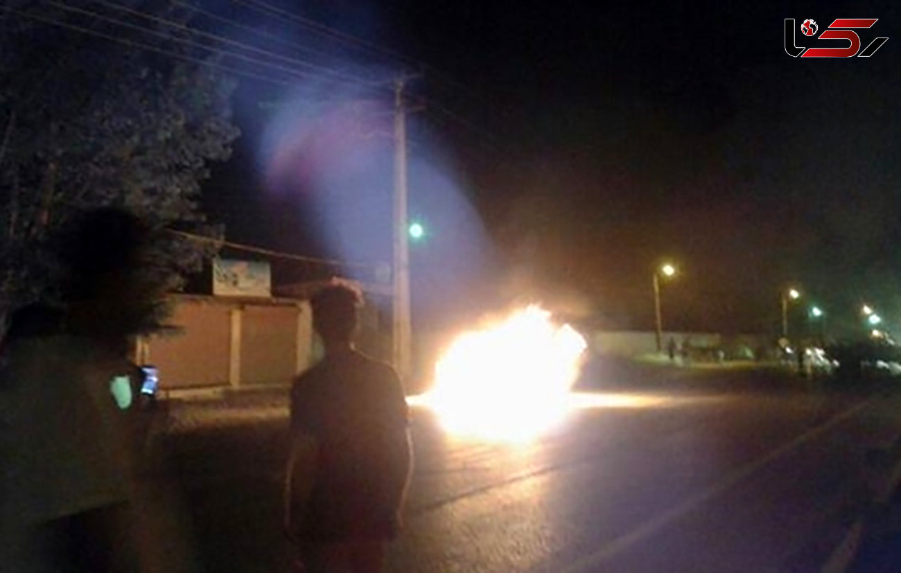 خاکستر شدن خودروی پلیس راه در آتش+ تصاویر
