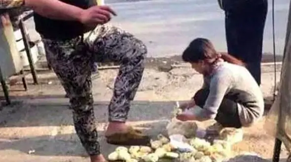 حمله مرد مست به دستفروش زن + عکس