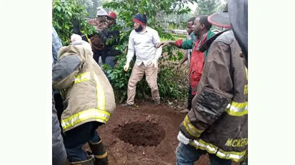 مادر بی رحم نوزادش را به چاه 25 متری انداخت + عکس