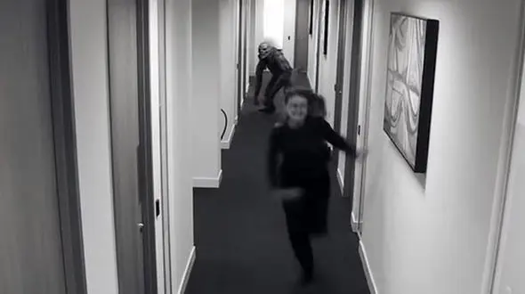 ظاهر شدن هیولا در آسانسور + فیلم