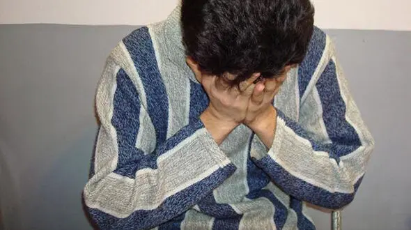 این مرد با 2 زن بیوه بود که زنش راز شیطانی او را فهمید