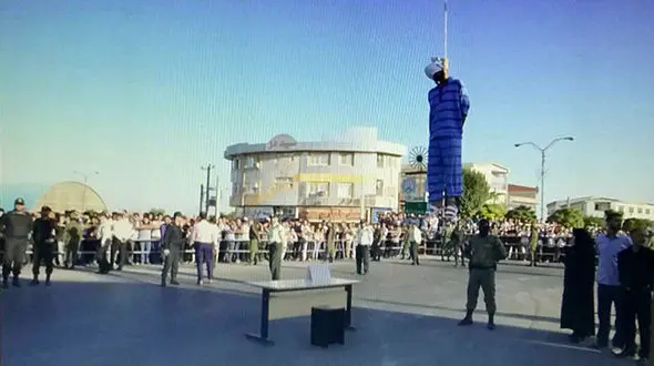 اعدام قاتل مامور پلیس در گلستان / در ملاعام اجرا شد 