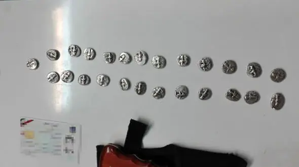 کشف اولین سکه‌های دوران هخامنشی در ایستگاه مترو شهید بهشتی + عکس