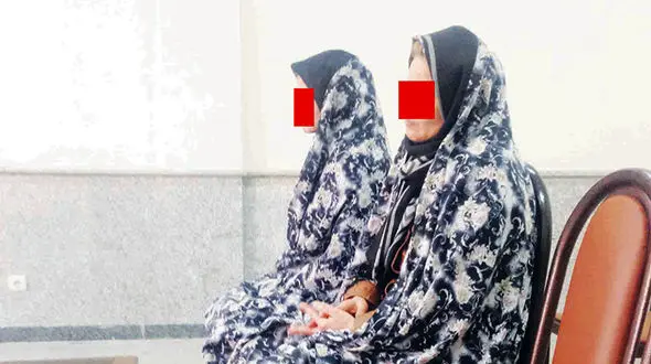 اعتراف مشکوک دختری که در برابر چشمان مادرش با چاقو به مرد میهمان حمله کرد+عکس قاتل در دادسرای تهران