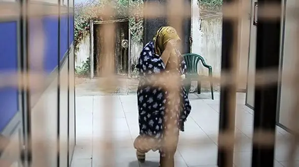 ‫بیژن مرا با لباس های ناجوربه مجالس لهو و لعب می برد! / من برده شده بودم!