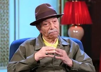 فیلم/ چقدر شیرین و جذابه نشستن پای صحبتهای علی نصیریان: خیلی خانواده فقیری بودیم و امکانات خریدن کتاب هم نداشتم!