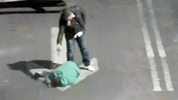 سرنوشت مرگبار برای مردی که از زن شوهردار درخواست ارتباط کرد / مرد غیرتی تیر خلاص را در خیابان شلیک کرد + عکس