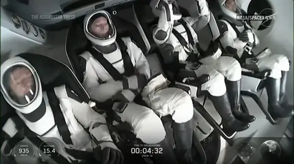 بازگشت 4 فضانورد به زمین؛ جزئیات فرود کپسول اسپیس‌ایکس در اقیانوس / فیلم