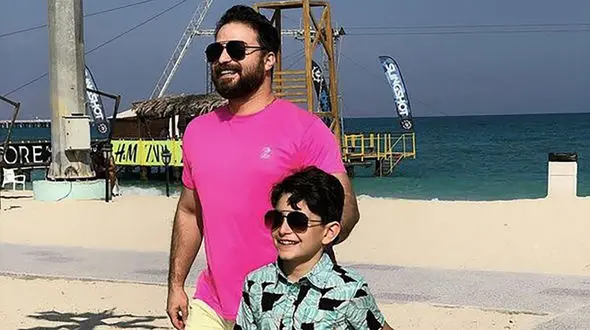  خواننده معروف ‌و ‌پسرش در کیش + عکس