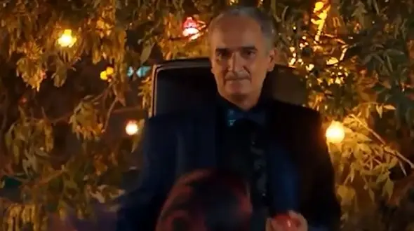 خوانندگی تاریخی بیژن بنفشه خواه با آهنگ عروسی + فیلم خنده دار