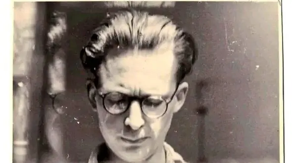 عکسی از صادق هدایت با لباس قاجاری در 7 سالگی