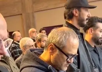 فیلم/حضور بازیگران در مراسم ختم جواد گنجی یکی از کشته شدگان حوادث دیماه / چهره های ماتم زده رامبد جوان، بهرام افشاری، محمد بحرانی  و شهاب حسینی و دیگر بازیگران/ روحش شاد و یادش گرامی