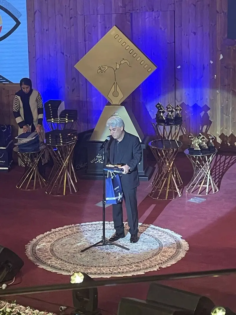 منتقدان