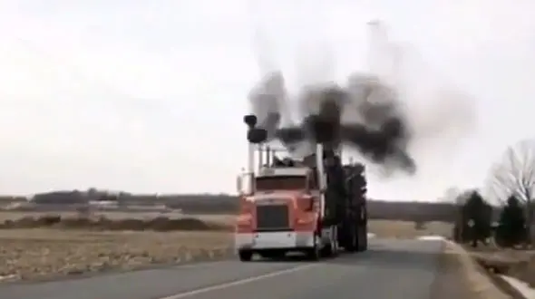 عجیب ترین و کثیف ترین کامیون را ببینید | فیلم