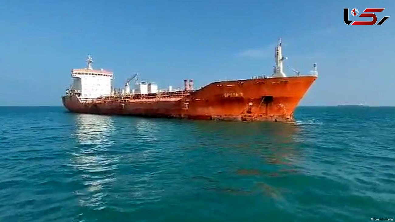 عملیات ویژه نیروی دریای سپاه در خلیج فارس/ توقیف یک نفتکش سوخت قاچاق و بازداشت12 خدمه