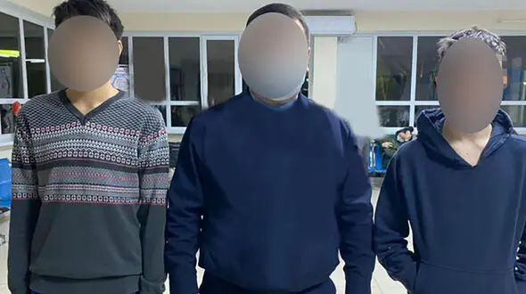 فیلم / لحظه پیدا شدن 3 پسر نوجوان گمشده در صفی‌آباد خراسان / همه شهر نفس راحت کشیدند