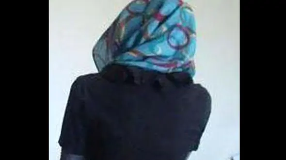 تسلیم شدن زن جوان در برابر مرد خواستگار و دوستش در بیابان