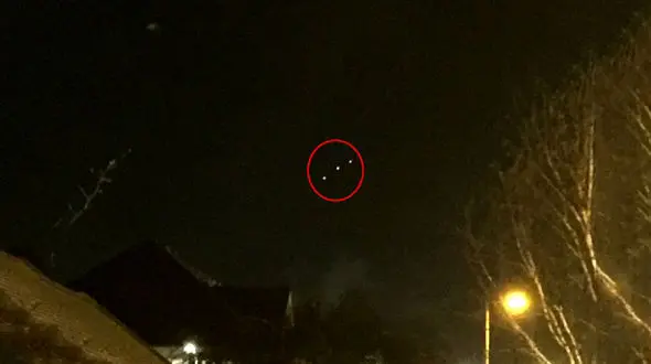 کشتی فضایی بیگانه در آسمان + فیلم و عکس