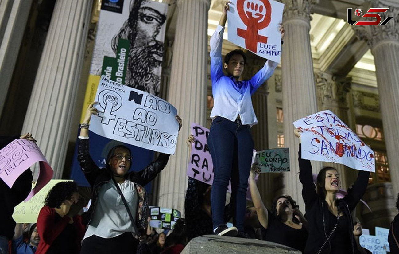 مردم به خاطر آزار و اذیت گروهی دختر 16 ساله به خیابان ها ریختند + تصاویر