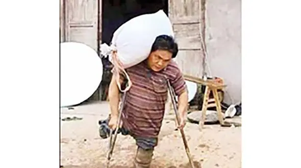 پدر فداکار شهرت جهانی یافت+عکس