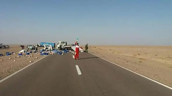 در حادثه برخورد ایسوزو و کامیون یک نفر جان باخت+عکس