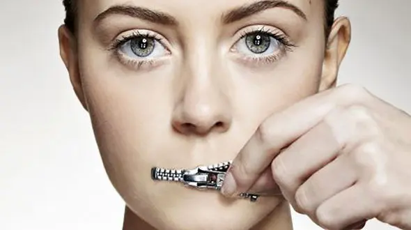 لال شدن یک زن پس از تزریق واکسن کرونا + جزییات