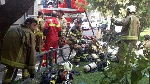 حادثه برای 2 آتش نشان در جریان اطفاء آتش در برج اداری جردن + فیلم و عکس 