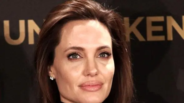 خالکوبی فارسی آنجلینا جولی بازیگر آمریکایی هالیوود رو دستش / علاقه آنجلینا به رباعی مولانا/ ماورای باورهای ما ماورای بودن...!