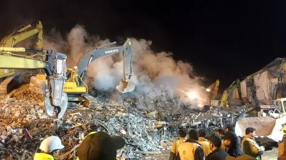 پنجمین صبح فاجعه / نفوذ به خرابه های پلاسکو + گزارش تصویری 