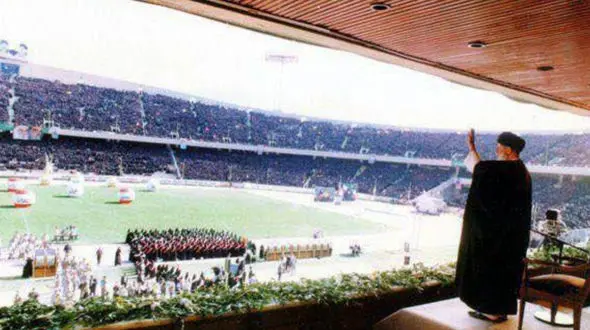 حضور رهبر انقلاب در جمع بسیجیان در استادیوم آزادی 